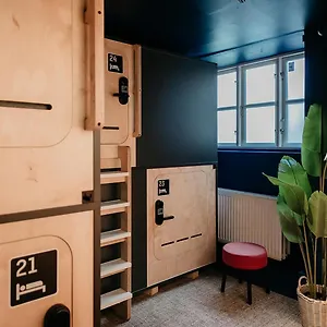  ホステル Capsule -